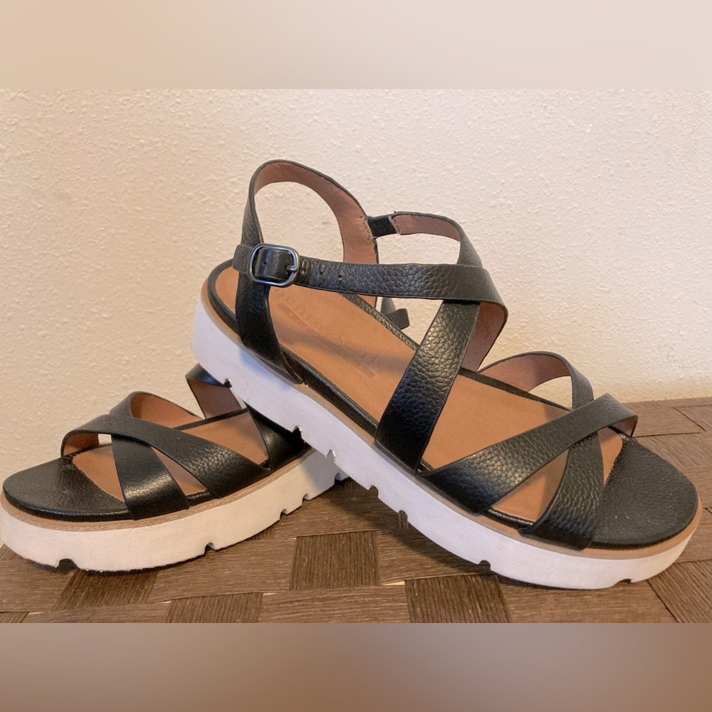 Kenneth Cole sandals, size 7.5